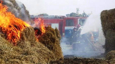 В Бузулукском районе с огнем боролись 18 спасателей