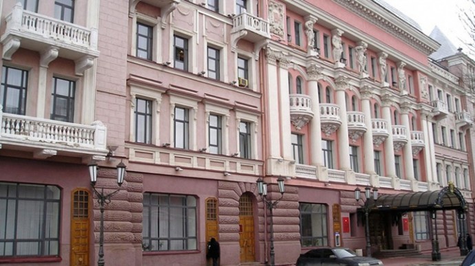 Оренбуржцы с подозрением отнеслись к тому, что после ареста мэра из Администрации увольняются началь Оренбуржцы с подозрением отнеслись к тому, что после ареста мэра из Администрации увольняются началь