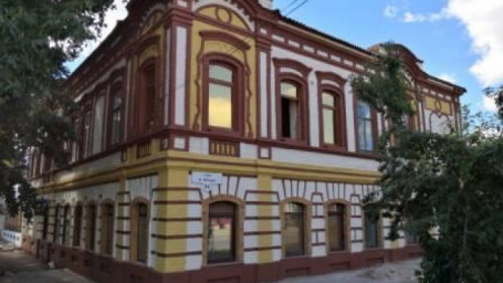 В Бузулуке во время ремонта испортили фасад исторического дома