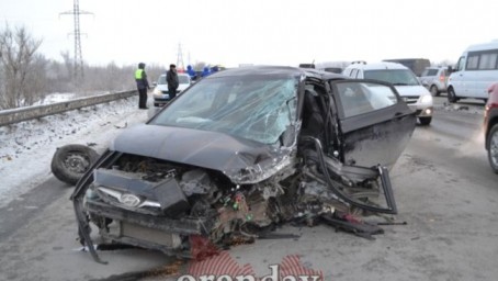В массовом ДТП на Загородном шоссе серьезно пострадал один водитель