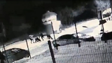 В сети появилось видео, избиения 34-летнего мужчины подростками (Видео 18+)