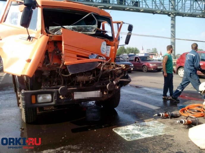 На трассе Уфа-Оренбург у водителя фуры оторвало ноги