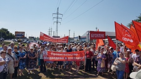 В Бузулуке прошел митинги против повышения возраста выхода на пенсию