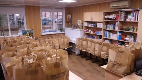 В Бузулуке раздали 100 продуктовых пакетов нуждающимся