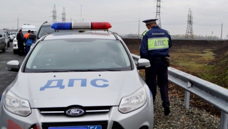 В Переволоцком районе автоледи сбила на дороге двух школьниц