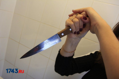 ​В Оренбургском районе женщина ударила ножом в живот любимого и оставила умирать