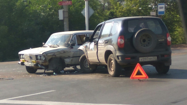 В Бузулуке столкнулись Chevrolet Niva и &laquo;ВАЗ-2106&raquo;