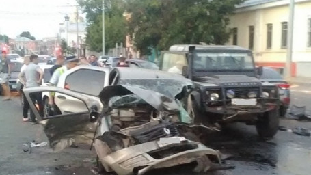 В центре Оренбурга столкнулись четыре авто, один из водителей скончался