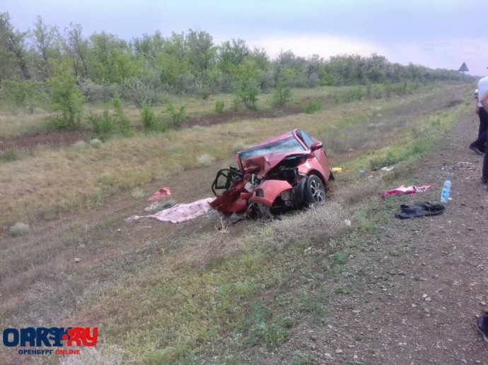 Под Орском в лобовом столкновение КИА и Хонды погибла женщина