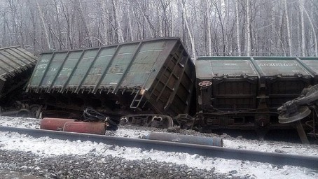 По факту схода вагонов товарного поезда в Оренбуржье возбуждено уголовное дело