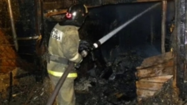 В Бузулукском районе неизвестные стали виновниками пожара в сарае