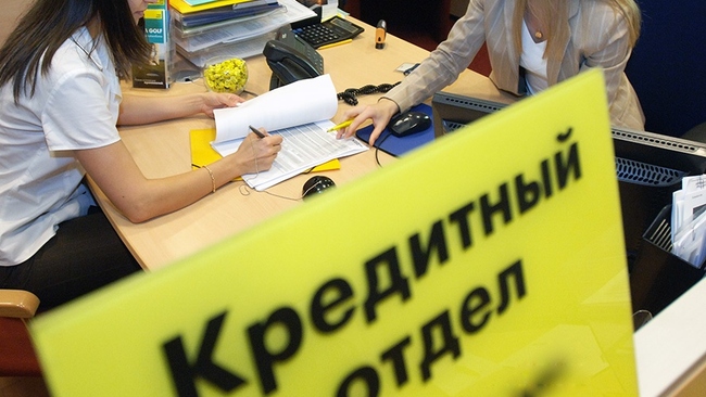 В Бузулуке кредитный менеджер взяла кредит для себя, а оформила на клиентку