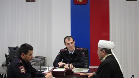 В Бузулуке полицейские провели встречу с представителем традиционной конфессии